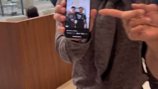 当时我还是16岁的小屁孩，在北京和本森亨德森合影，传奇致敬#宋亚东 #ufc #综合格斗