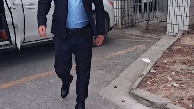 一室一厅。带大天井。