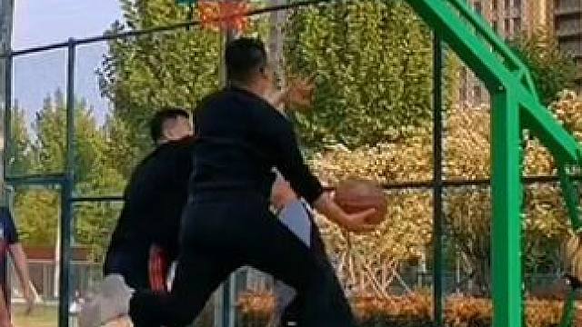 野球场最野打法？逆天操作惊呆全场！#篮球需要沉淀 #骚操作 #神仙进球