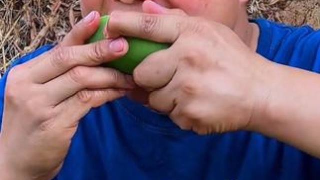 剁椒酱汁️酸爽大芒果 #泰国大叔#内容启发搜索 #泰国美食#泰国生活#泰国水果