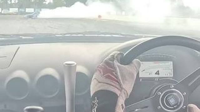 赛道飘移 应该是紧张了哦#飘移 #赛车 #后驱车的魅力 #内燃机