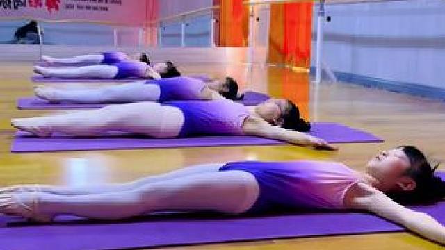 把生活的烦恼锁进衣柜，穿上舞鞋，我就是最自由的舞者。#用舞蹈表达爱