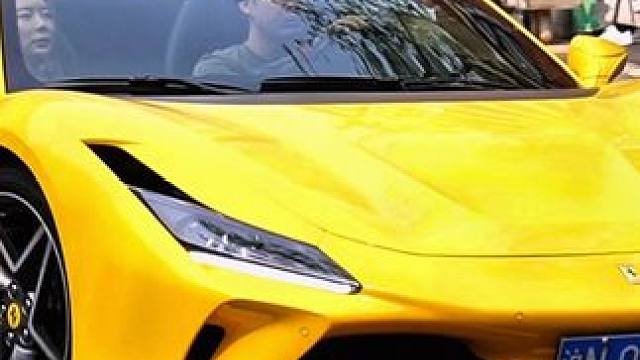 法拉利F8 敞篷版 真的很帅