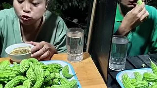 吃苦瓜 #东南亚美食 #农村美食记录生活 #舌尖上的味道 #把家乡的味道分享给大家 #内容启发搜索