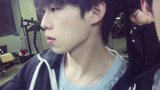 爱从来都是反反复复的 是今晚想通明晚又沦陷