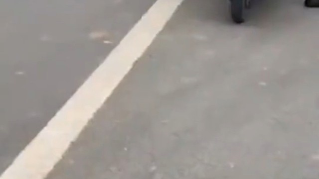 脚过实线，你的全责