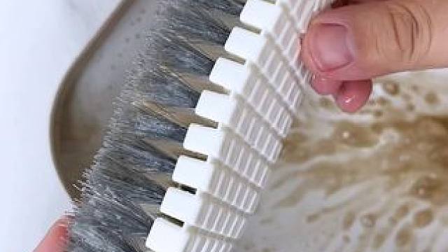 这个可以弯折的清洁刷 这个可以弯折的清洁刷到底是谁设计的！家里边角都能刷到也太省心了吧#清洁神器 #