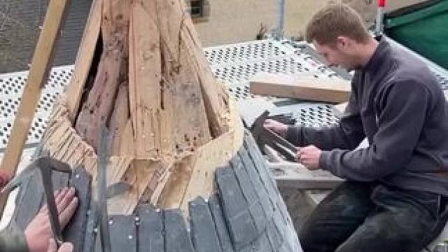 欧洲的石瓦片和铅皮防水施工，百年耐用工艺。 #能工巧匠 #铅皮防水 #石瓦片 #瓦房屋顶改造 #施工