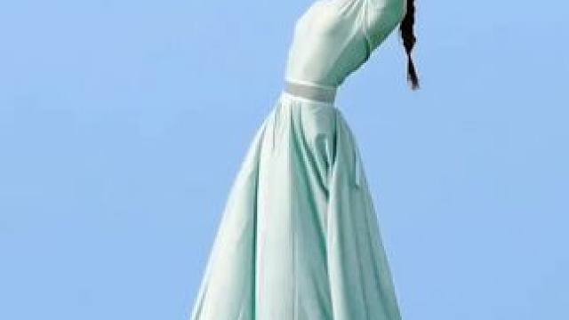 这段舞什么时候火的？#火红的萨日朗 #蒙族舞 #民族传承是刻在骨子里的