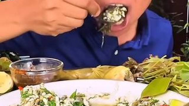 剁椒辣酱️牛瘪汁煮蚂蚁蛋 #美食 #泰国美食 #户外美食 #内容启发搜索