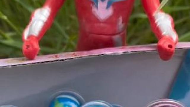 贝利亚拿了奥特曼的东西不给钱还打了奥特迅和小奶龙#奥特曼 #奥特曼玩具 #儿童玩具