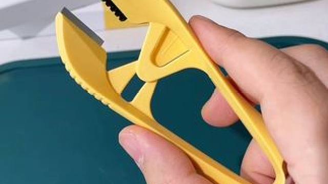 扒蒜用这个不锈钢 #剥蒜夹 ,以前用手剥蒜剥的手疼，有了这个剥蒜夹子好了，剥蒜省时省力#大蒜去皮小妙