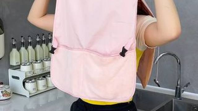 气热了把家里#围裙  换成这种背心款式，穿脱方便，还不会网热，防水防污做家务再也不会弄脏衣服了! #
