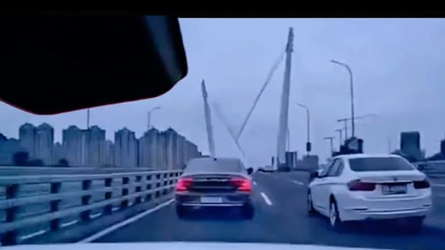 英雄，为民除害的英雄