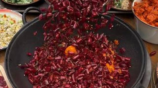 寻找一朵没吃过这口锅的菊花！ #为了这一口特意去吃 #渝少侠熊猫小院火锅 #给春天加一把柴米油盐 #