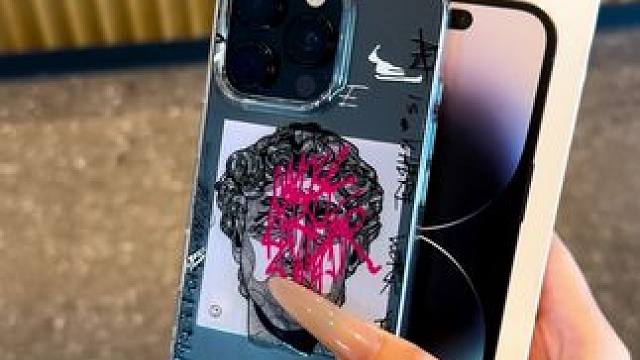 一眼爱上！小众艺术涂鸦手机壳，创意+个性就是与众不同！  #是时候安排一下了 #这个手机壳真的长在我