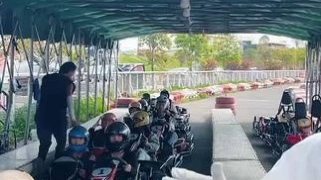 快来玩呀#义乌好玩的地方 #周末去哪玩 #失重感体验 #速度与激情 #卡丁车俱乐部