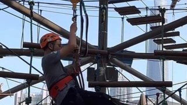 这波热度我们得跺一跺！ #跺脚变装挑战 #高空攀爬 #户外游玩