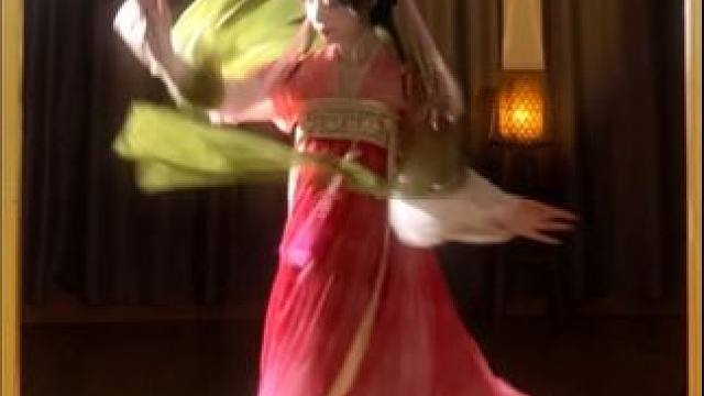 猜猜我手上拿的是什么！ #向全世界展示中国舞 #古典舞 #三拜红尘凉 #汉服