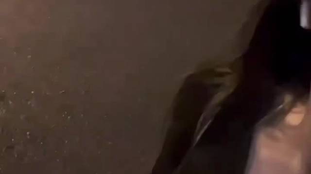 从来就没有过什么避风港
风很大雨也很急
我也控制不住我那忽好忽坏的烂情绪