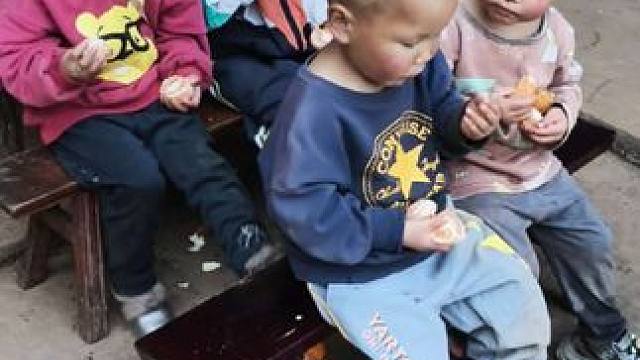 给四个孩子买了橘子。 #内容启发搜索