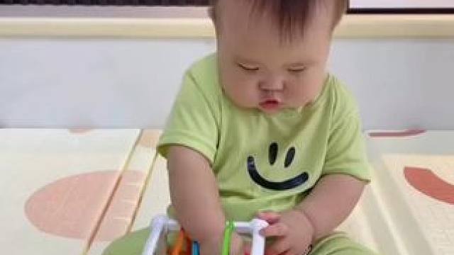 六个月就可以玩的#塞塞乐、通过塞球拿球锻炼手部精细动作，解决问题的能力，培养专注力#益智玩具 #动手
