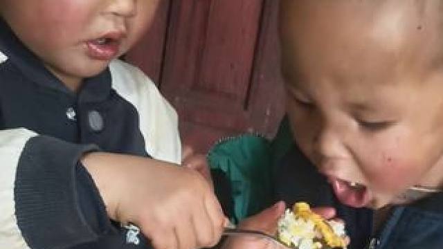 今天炒鸡蛋饭吃。 #自主进食的宝宝 #小吃货的日常