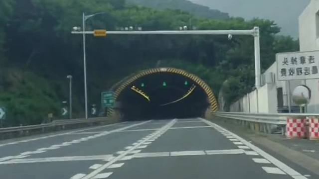 你知道为什么高速的隧道都是弯曲的吗，这个是什么原理#每天一个用车知识 #隧道 #汽车知识