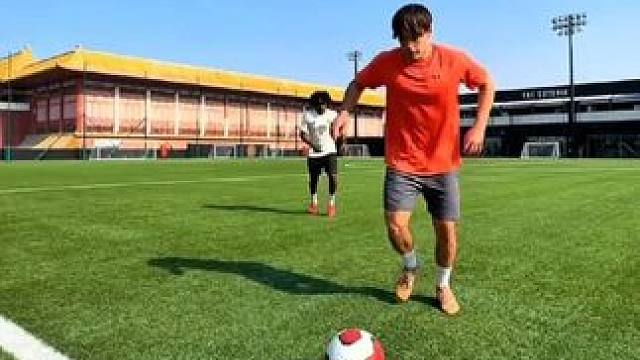 足球过人花式技巧② #花式足球 #过人技巧 #日常训练 #足球的魅力 #dou来足球季