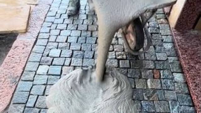 欧洲天然石地坪的填缝合集。 #手艺人 #地坪填缝 #施工工艺 #极度舒适 #地砖通铺