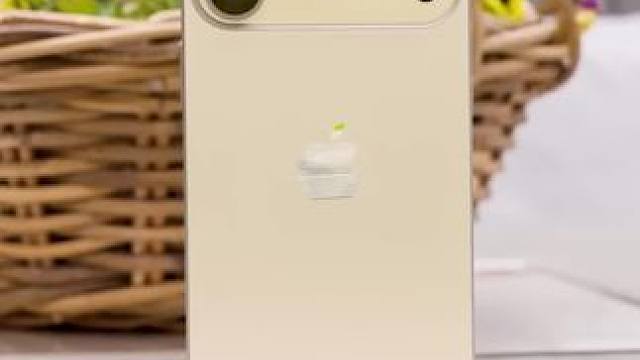 iPhone 17 Ultra星光色