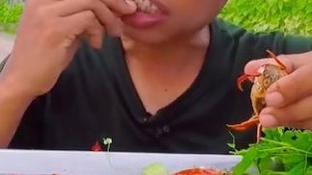 酸辣木瓜丝️腌小螃蟹️ #美食 #泰国美食 #户外美食 #内容启发搜索