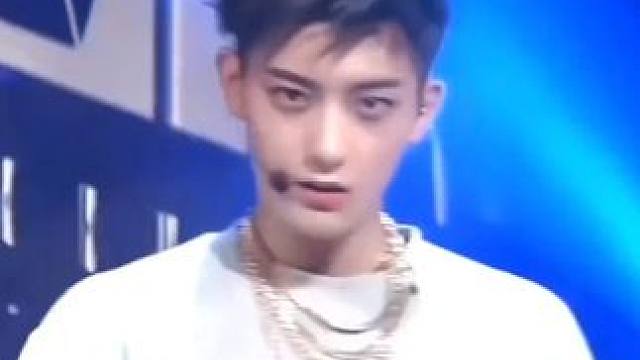 #黄子韬不语只是一味的真实  抽象创意这块 我一直是相信咱韬