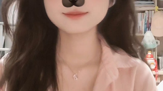 乖巧小猫聆听你的心事