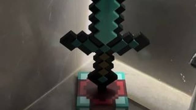 晚上再也不怕上厕所了~ #我的世界 #钻石剑 #小夜灯