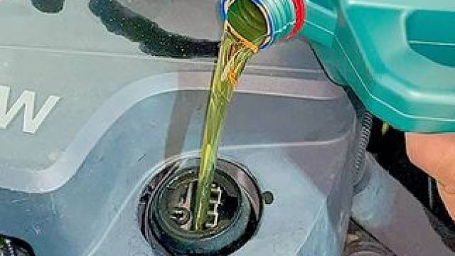 发动机时间长噪音大，油耗高动力弱，不用怕教你你一招解决！ #汽车大保养适合多久做一次 