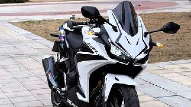 版画改回来了，预测新#cbr400r 黑紫色会是爆款主打版画，颜色真好看，