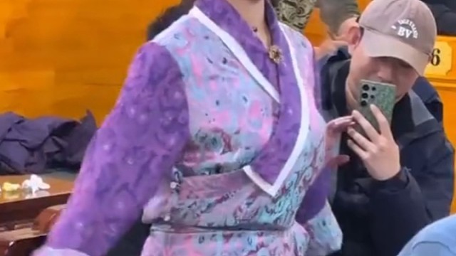 给人一种有异味扭不开的感觉，不像人家我，香喷喷光着扭小哥哥人直接扑过来