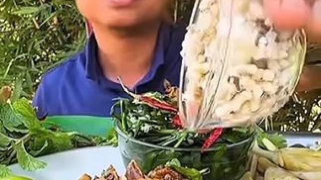 香米饭煮蘑菇‍拌蚂蚁蛋 #户外美食 #美食 #泰国美食 #内容启发搜索