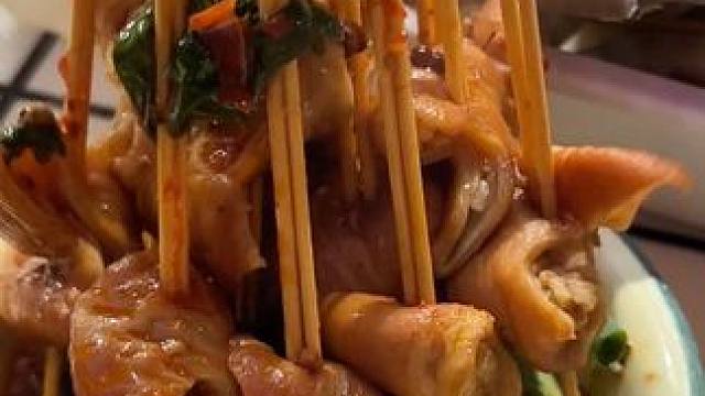 吃串串咯！发现阳泉好吃的串串————高先笙串串火锅(泉中路店)～ 
人巨多！周密要排队！早点去！！！