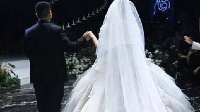 ✨ “从今天起，手牵手走完余生每一步”
#婚礼现场  #新郎新娘入场  #华夏礼宴3号梦幻庄园厅