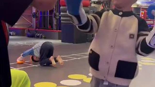 三分钟热度是孩子的天性    坚持往往比努力更难
#格斗 #拳击 #自由搏击