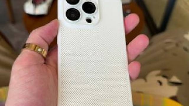 散热孔上长了个手机壳，自带镜头膜，真的很轻薄啊！  #散热手机壳 #3C好物推荐 #夏季手机壳 #苹