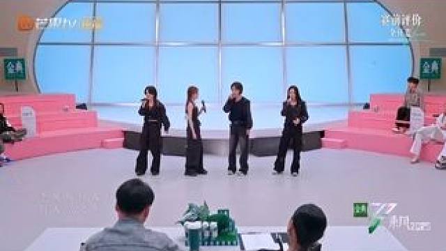 金典#乘风2025 
王珞丹 李晟 谭薇 祝绪丹动情歌唱《天空之外》，像一阵风穿过空谷，轻轻托起每一