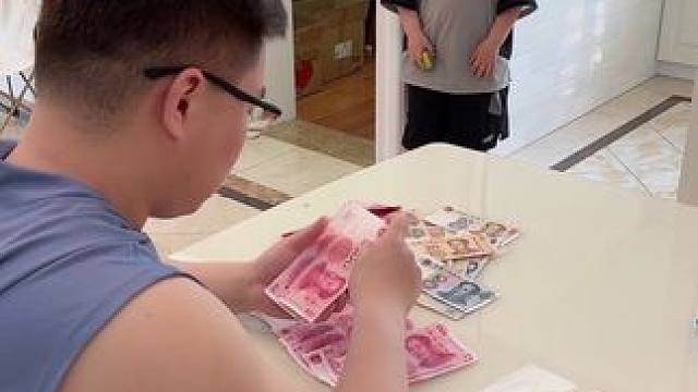 咋回事…一回头没了？？