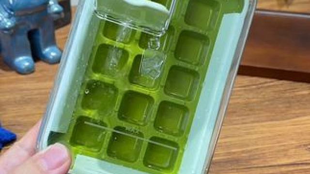 不脏还好玩的冰格 我要找的就是这种全程手都不用碰到水，制冰模具，喜欢吃冰的朋友，真的可以试试。#冰块