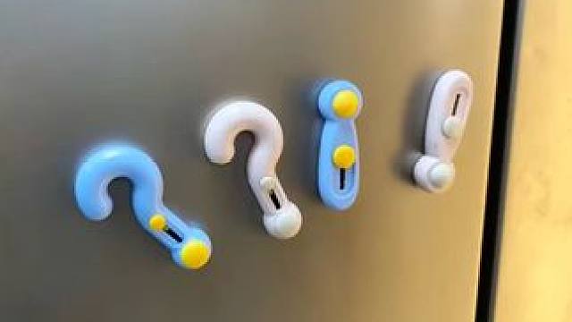 磁吸开箱器 这个感叹号造型的磁吸开箱器设计的太有创意了，用它拆快递不仅顺手不伤手不会丢，平时还是个好