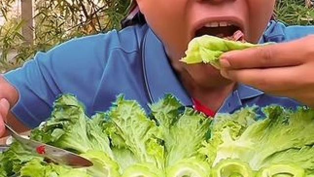 生菜叶苦瓜圈剁椒浇汁️大毛蛤 #美食 #泰国美食 #户外美食 #内容启发搜索