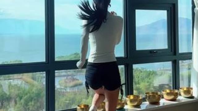 别人在健身房挥汗如雨，你在家踩指压板悄悄逆袭！每天发个20分钟来锻炼 比泡脚更高效 半个月，你就会看