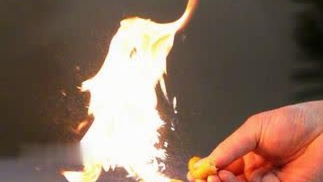 给孩子科普百遍，不如亲自动手实验一遍。玩虚拟的游戏不如在动手实验中感受各种真实的物理化学现象，满足好